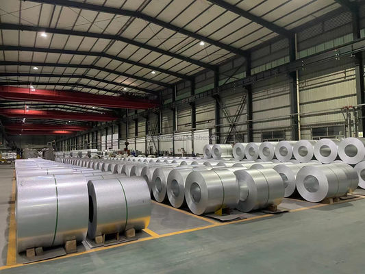 Desenrollamiento de bobinas de acero galvanizado SGCC DX51D con superficie engrasada y servicio de procesamiento en espesor de 2,5 mm, 2,8 mm y 3,0 mm