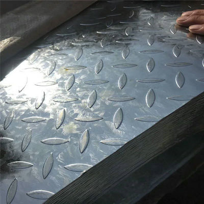 Tratamiento de la superficie galvanizado Placa de acero al carbono A36 a cuadros 1500 mm de ancho y 2-8 mm de espesor para techos metálicos