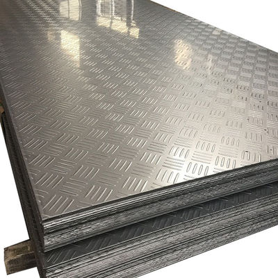 Técnica basada en el laminado en caliente JIS Tamaño estándar 3-12 mm espesor Placa de acero cuadriculada con 20 años de experiencia