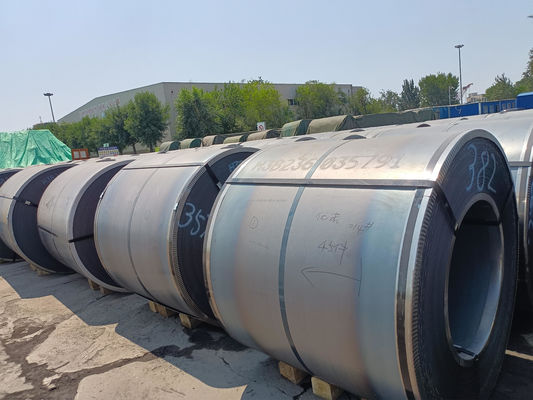 Espessura personalizable Carbon Black HRC bobina de acero laminada en caliente de RIZHAO Mill Q235B 1.2 * 1250mm con servicio de descoiling